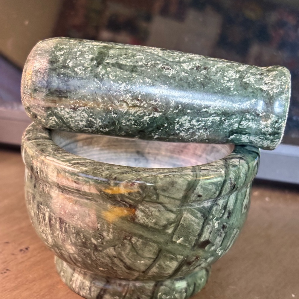 Green Marble Mortar and Pestle - Picture 2 of 5